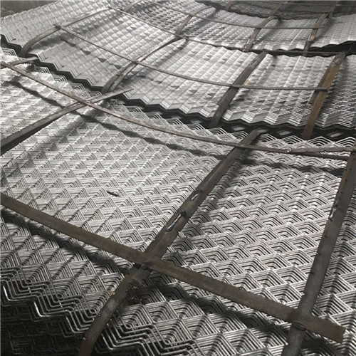 1668664668990007426.jpg 重型熱鍍鋅鋼板網(wǎng).jpg