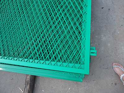 鋼板網(wǎng)護(hù)欄